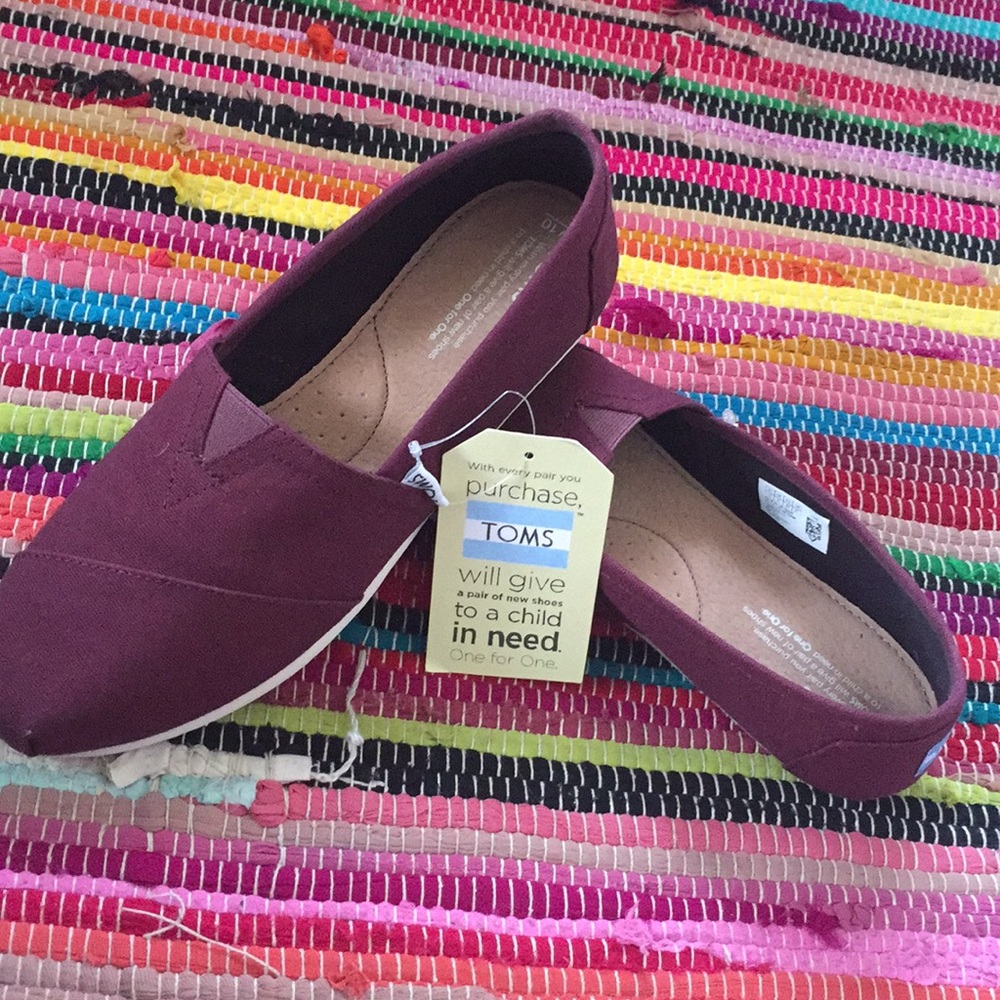 Burgundy Toms ❣️